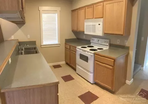 446 NEmerson Ave, Bend, OR 97701 photo 7