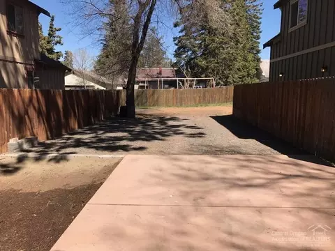 446 NEmerson Ave, Bend, OR 97701 photo 3