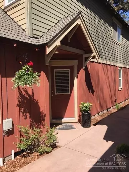446 NEmerson Ave, Bend, OR 97701 photo 2