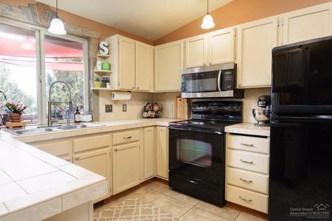 2823 NE Ocker Dr, Bend, OR 97701 photo 6