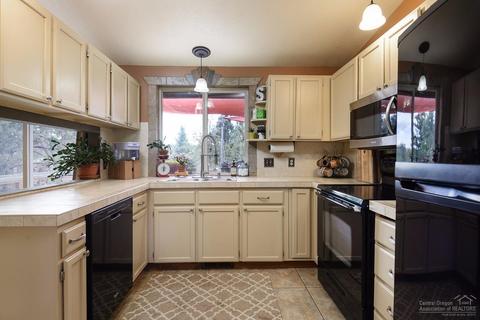 2823 NE Ocker Dr, Bend, OR 97701 photo 5