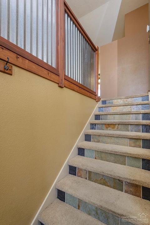 2823 NE Ocker Dr, Bend, OR 97701 photo 3