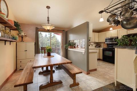 2823 NE Ocker Dr, Bend, OR 97701 photo 1