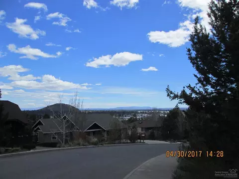689 NW Sonora Dr, Bend, OR 97703 photo 3
