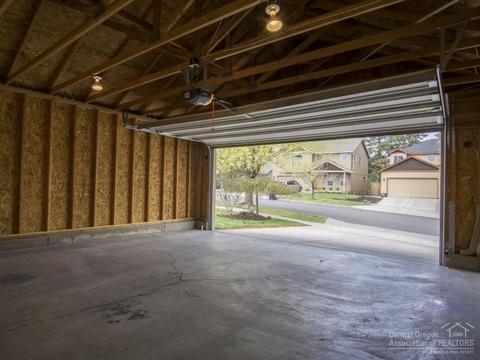 63352 Lavacrest St, Bend, OR 97703 photo 17