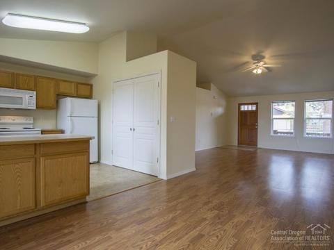 63352 Lavacrest St, Bend, OR 97703 photo 2