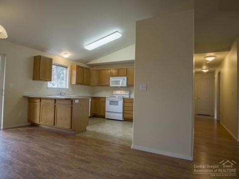 63352 Lavacrest St, Bend, OR 97703 photo 3