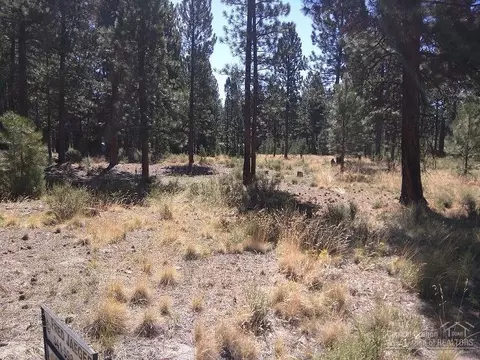 50556 Deer St, La Pine, OR 97739 photo 1