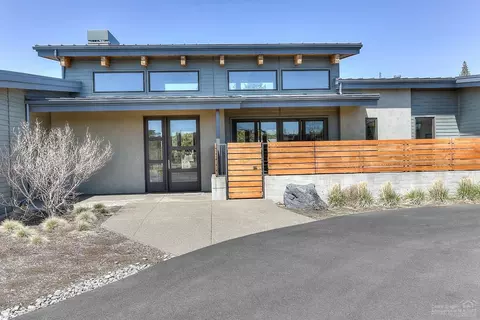 19354 Seaton Loop, Bend, OR 97702 photo 2