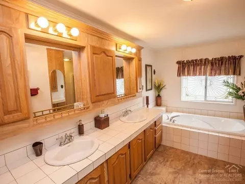 22962 Rickard Rd, Bend, OR 97702 photo 11