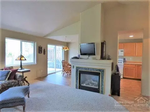 19996 Powers Rd, Bend, OR 97702 photo 2