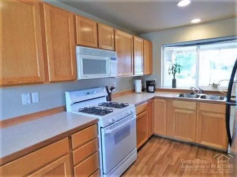 19996 Powers Rd, Bend, OR 97702 photo 4