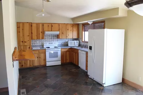 19927 Pinebrook Blvd, Bend, OR 97702 photo 2