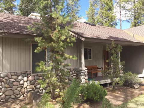57749 Wallowa Loop, Sunriver, OR 97707 photo 2