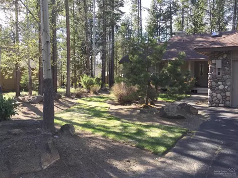 57749 Wallowa Loop, Sunriver, OR 97707 photo 3