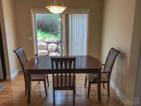 20273 Schaeffer Dr, Bend, OR 97703 photo 3