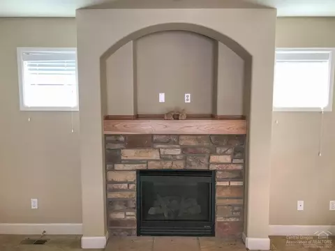 20273 Schaeffer Dr, Bend, OR 97703 photo 2