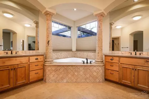 61218 Ridgewater Loop, Bend, OR 97702 photo 13