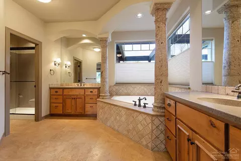 61218 Ridgewater Loop, Bend, OR 97702 photo 14