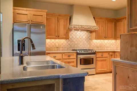 61218 Ridgewater Loop, Bend, OR 97702 photo 6