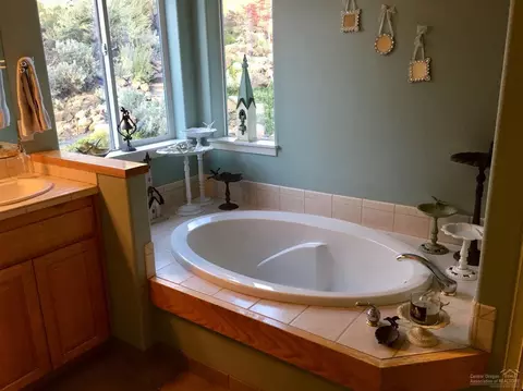 20846 Cassin Dr, Bend, OR 97701 photo 5