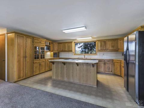 60039 Stirling Dr, Bend, OR 97702 photo 4