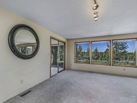 60039 Stirling Dr, Bend, OR 97702 photo 3
