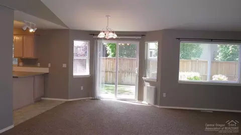 3339 NE Hoona Dr, Bend, OR 97701 photo 11