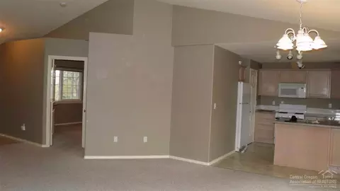 3339 NE Hoona Dr, Bend, OR 97701 photo 8