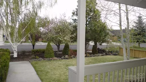 3339 NE Hoona Dr, Bend, OR 97701 photo 2