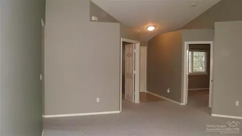 3339 NE Hoona Dr, Bend, OR 97701 photo 7