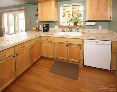 61527 Milo Ave, Bend, OR 97702 photo 2