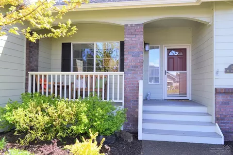 180 SE Airpark Dr, Bend, OR 97702 photo 2