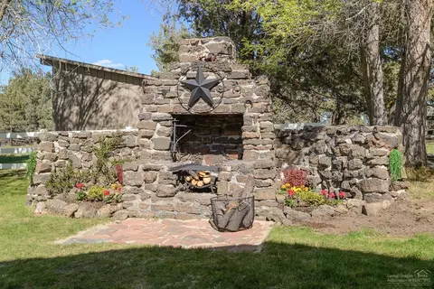 63050 NE Dickey Rd, Bend, OR 97701 photo 12