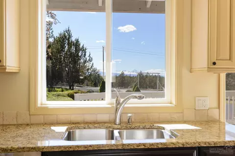 63050 NE Dickey Rd, Bend, OR 97701 photo 7