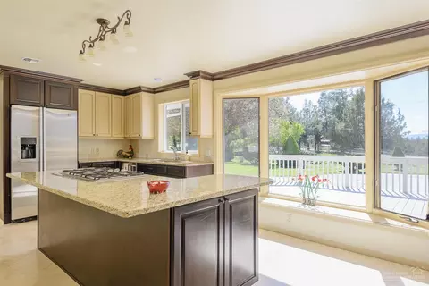 63050 NE Dickey Rd, Bend, OR 97701 photo 6