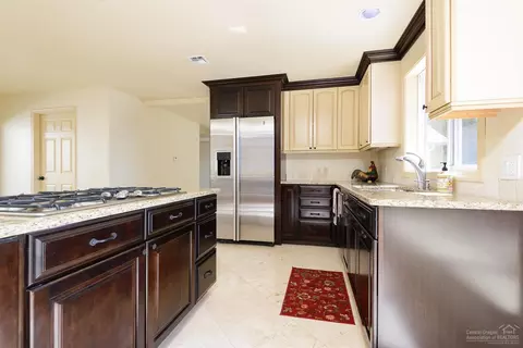 63050 NE Dickey Rd, Bend, OR 97701 photo 9