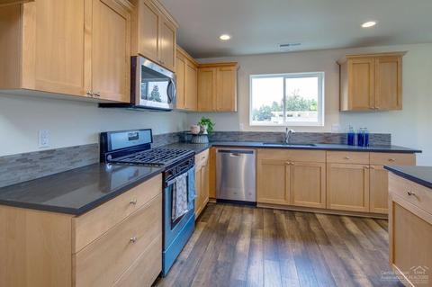 3020 NE Roxy Pl, Bend, OR 97701 photo 9
