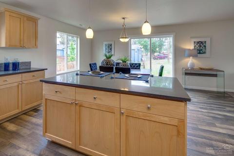 3020 NE Roxy Pl, Bend, OR 97701 photo 8