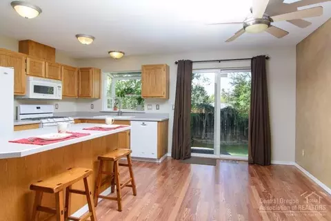 20707 Amber Ct, Bend, OR 97701 photo 5