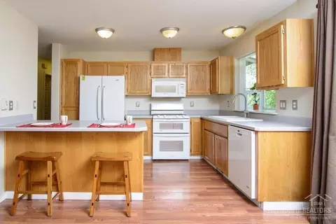 20707 Amber Ct, Bend, OR 97701 photo 3