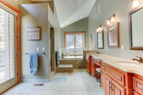 17054 Cooper Dr, Bend, OR 97707 photo 10