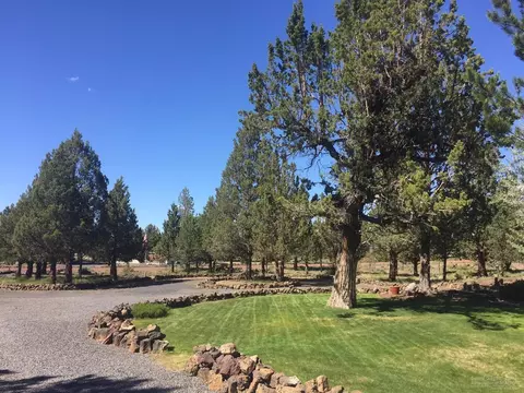64815 Grande Loop, Bend, OR 97701 photo 3