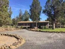 64815 Grande Loop, Bend, OR 97701 photo 2
