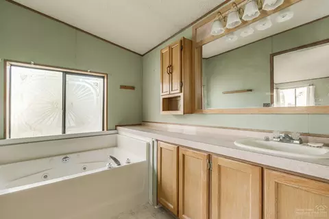 60885 Raintree Dr, Bend, OR 97702 photo 18