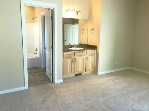 21310 Megan Ct, Bend, OR 97701 photo 9