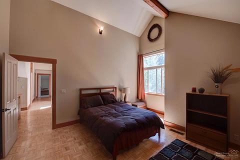 19560 E Campbell Rd, Bend, OR 97702 photo 12
