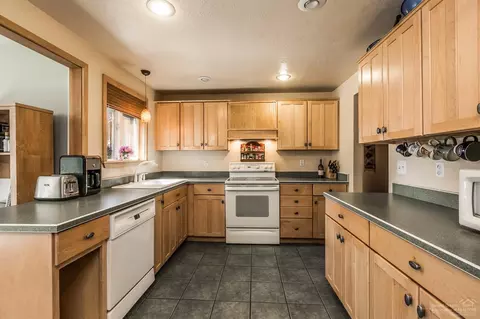 2007 NE 8th St, Bend, OR 97701 photo 5