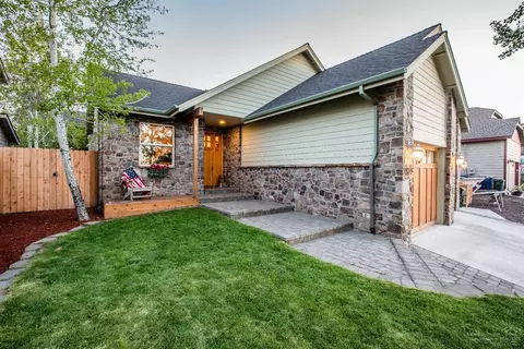 2933 NE Flagstone Ave, Bend, OR 97701 photo 1