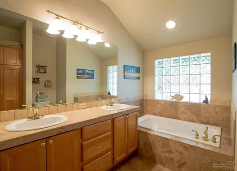 2933 NE Flagstone Ave, Bend, OR 97701 photo 10